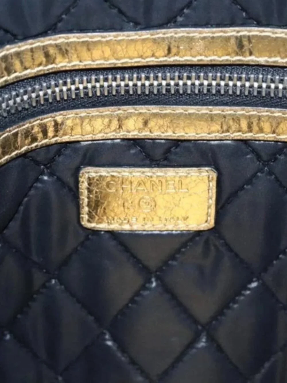 CHANEL Clutch Bag Leather Gold CC Auth 107504
